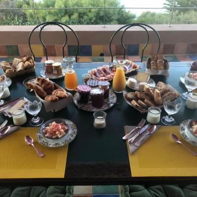 Petit dejeuner sur la terrasse